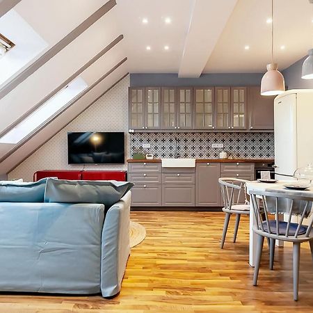 Attic Apartment On Waterfront / View / Netflix Πράγα Εξωτερικό φωτογραφία